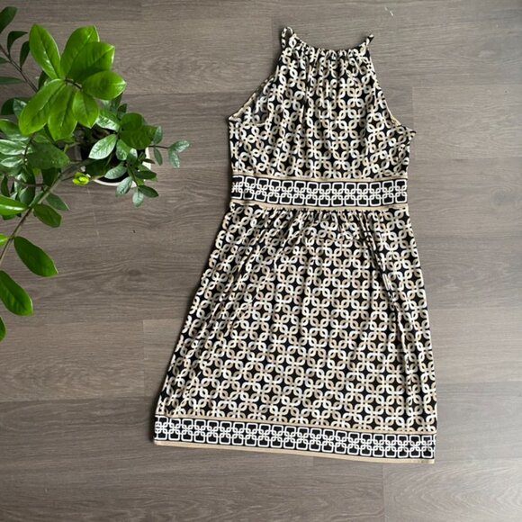 New York & Company Neutral Geometric Mini Dress with Key-Hole Neckline Detail - Picture 10 of 11